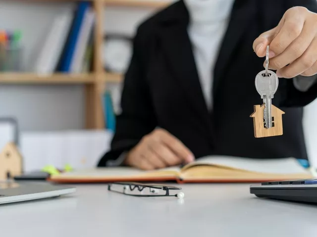 Как стать лицензированным агентом или брокером по недвижимости в США?
